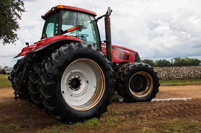 Image of Case IH Magnum 335 equipment image 4