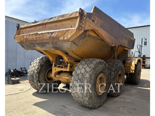 Image of Caterpillar 740 equipment image 2