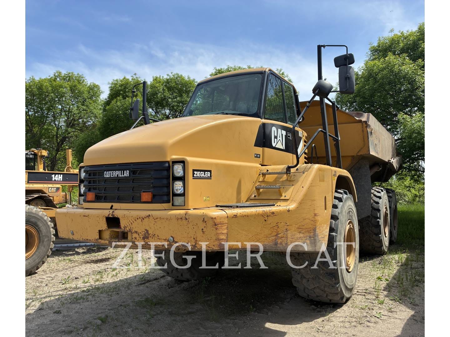 2010 Caterpillar 740 Equipment Image0
