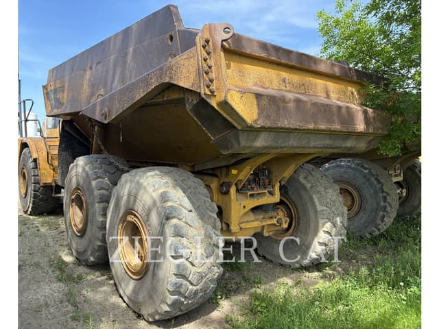 Image of Caterpillar 740 equipment image 3