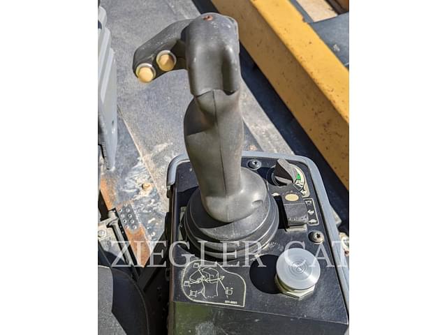 Image of Caterpillar CB64 equipment image 1