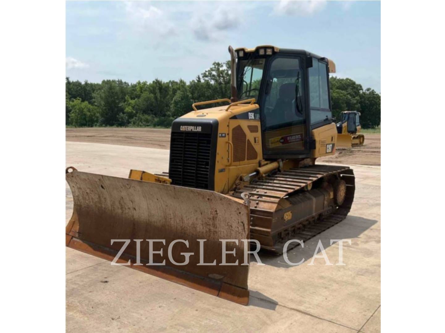 2011 Caterpillar D5K Equipment Image0