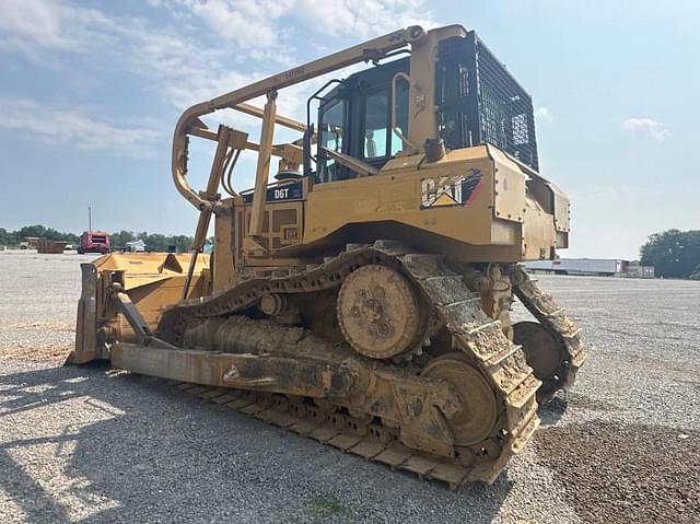 Image of Caterpillar D6T XL equipment image 4