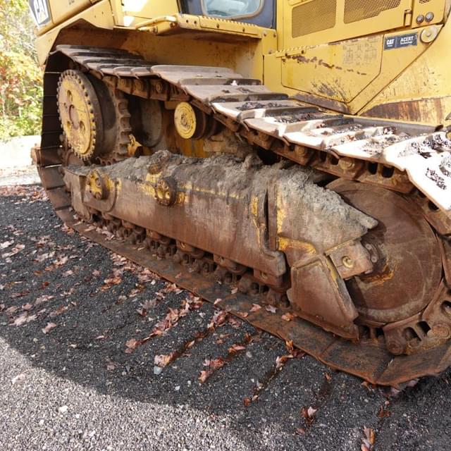 Image of Caterpillar D6T XL equipment image 4