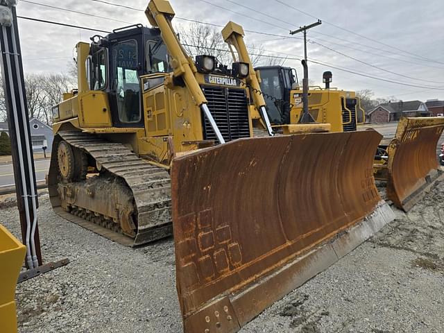 Image of Caterpillar D6T XL equipment image 2