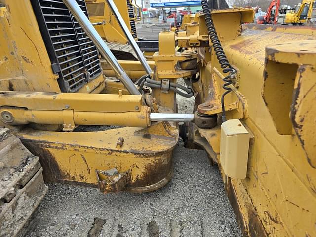 Image of Caterpillar D6T XL equipment image 4