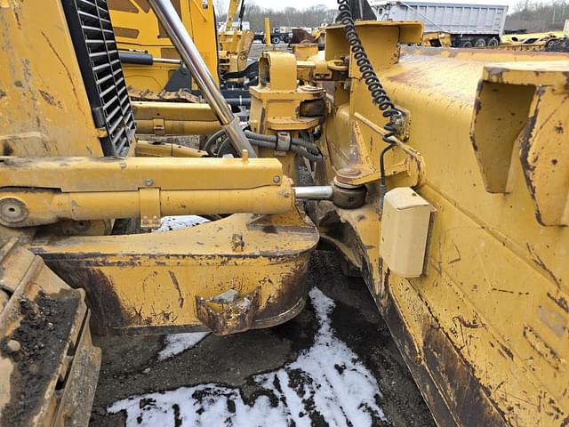 Image of Caterpillar D6T XL equipment image 4