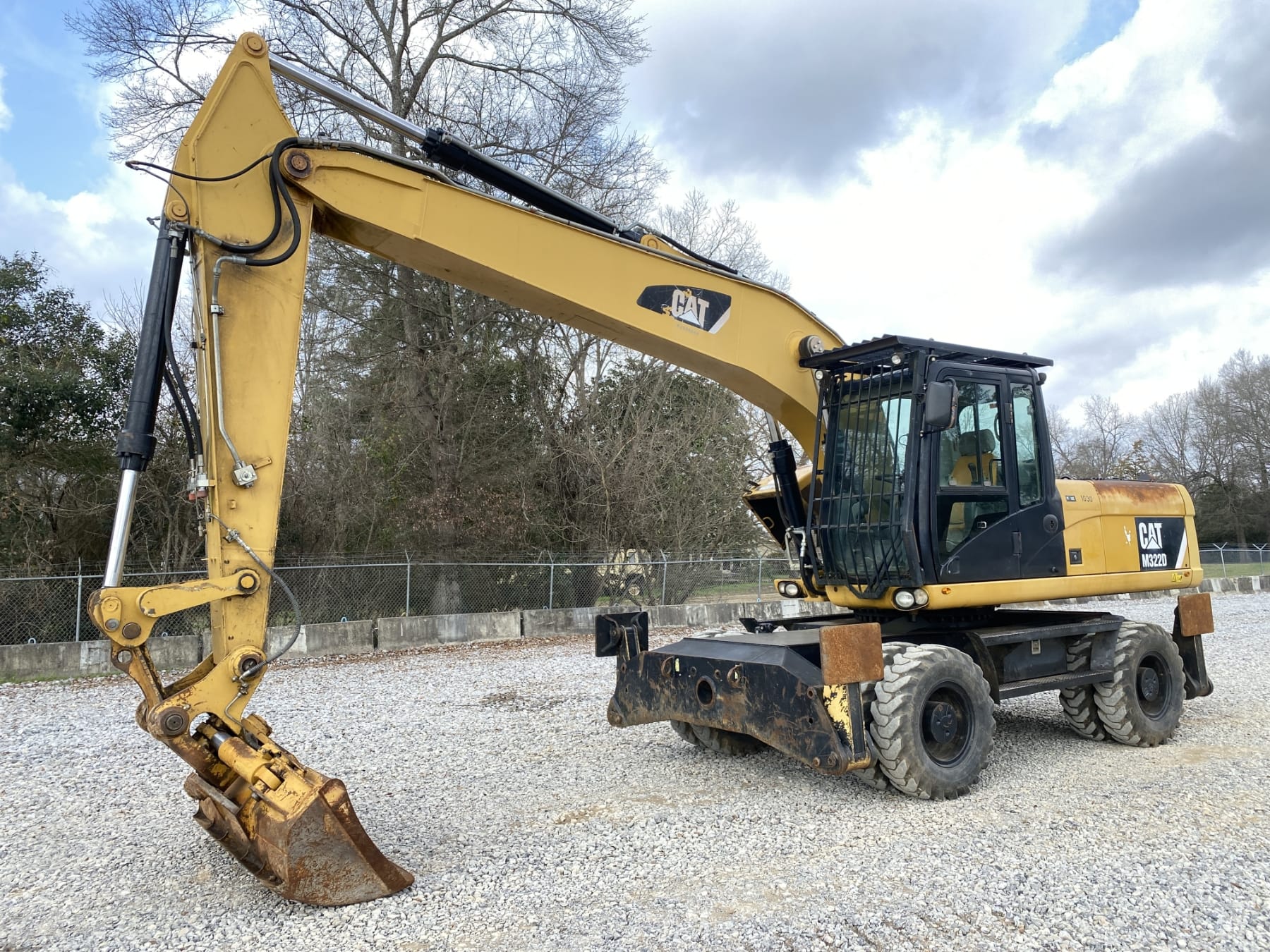 2010 Caterpillar M322D Equipment Image0