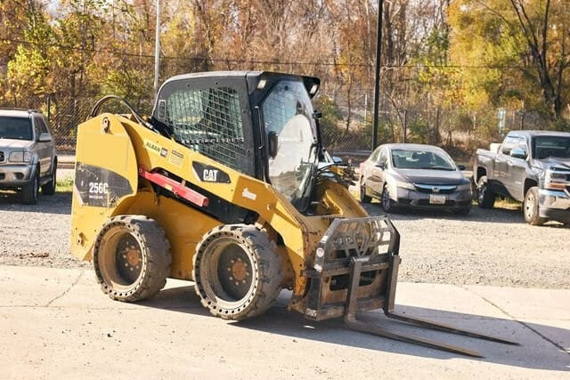 2010 Caterpillar 256C Equipment Image0