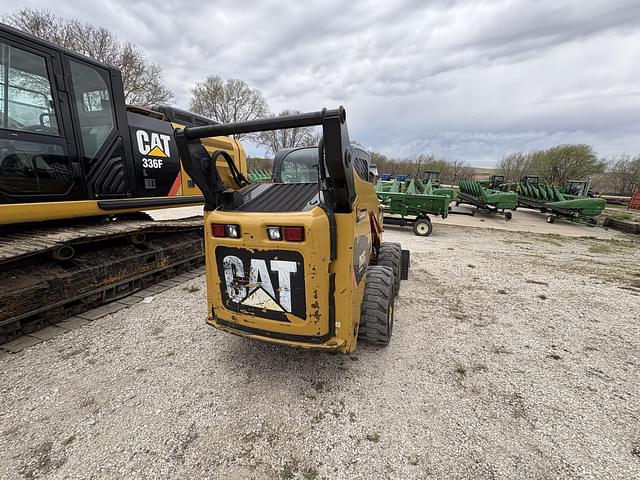 Image of Caterpillar 262C equipment image 4