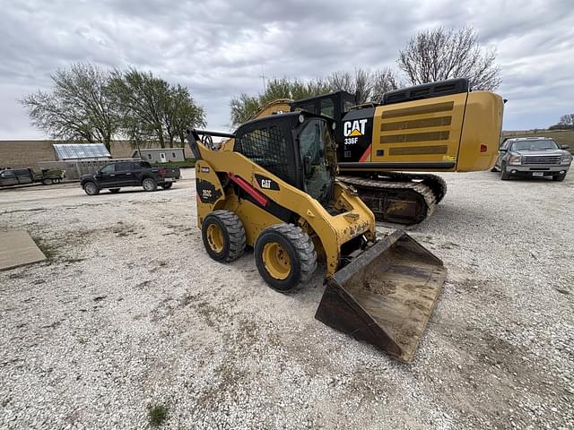 Image of Caterpillar 262C equipment image 2