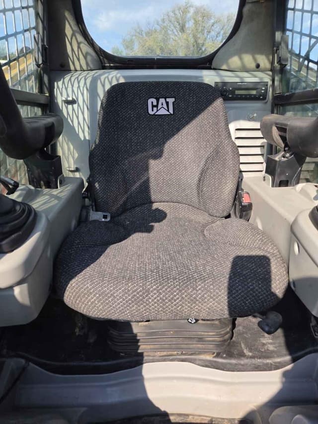 Image of Caterpillar 279C equipment image 3