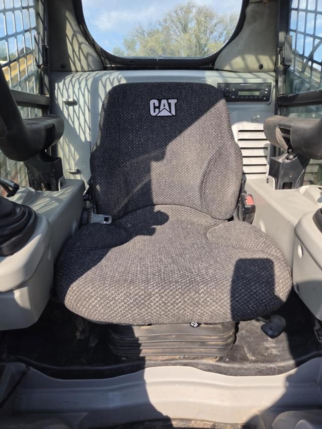 Image of Caterpillar 279C equipment image 3