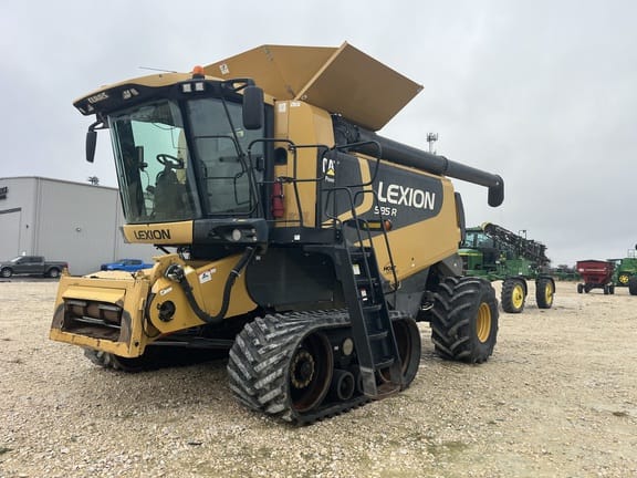 2010 CLAAS Lexion 585R Equipment Image0