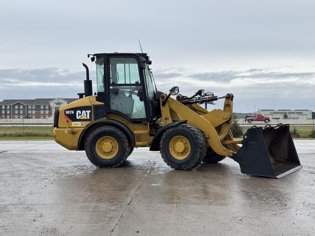 Image of Caterpillar 907H equipment image 3