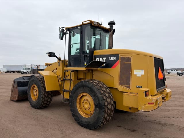 Image of Caterpillar 938H equipment image 3