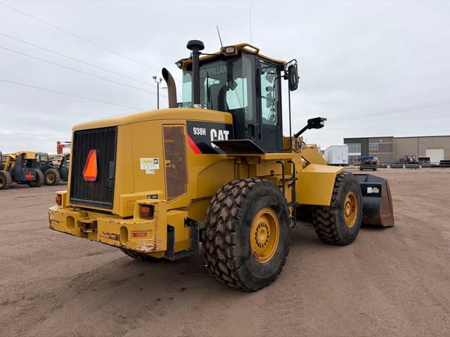 Image of Caterpillar 938H equipment image 2