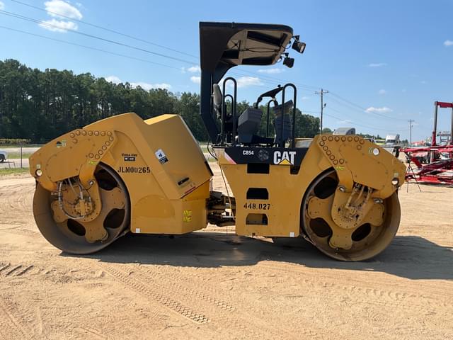 Image of Caterpillar CB54 equipment image 3