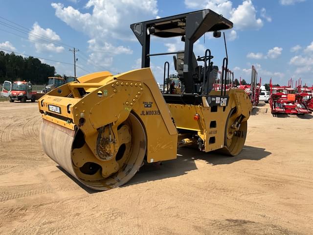 Image of Caterpillar CB54 equipment image 4