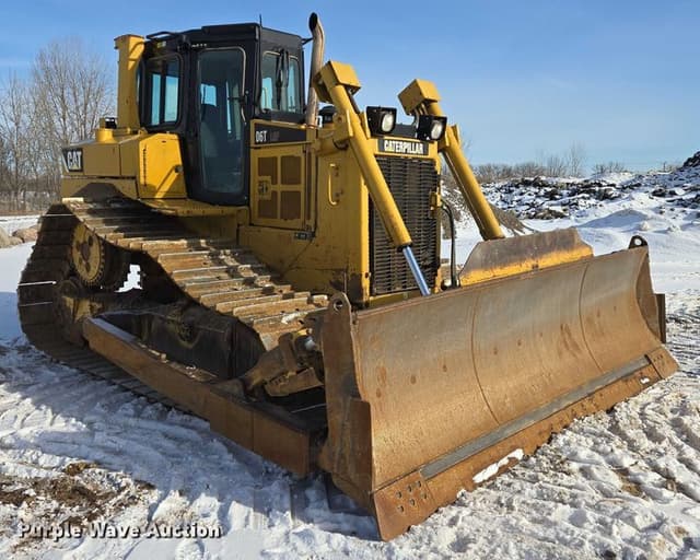 Image of Caterpillar D6T LGP equipment image 2
