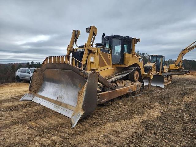 Image of Caterpillar D8T equipment image 1