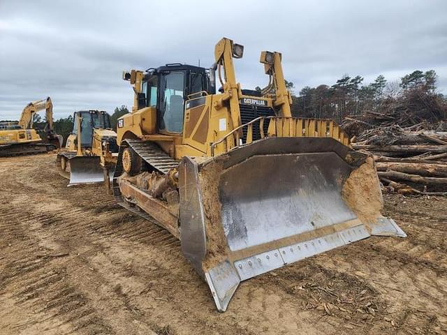 Image of Caterpillar D8T equipment image 3