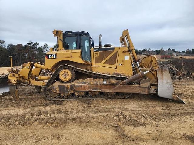 Image of Caterpillar D8T equipment image 4