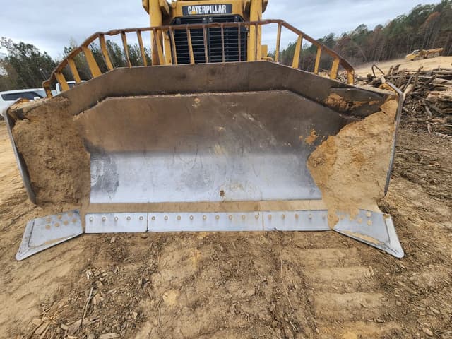 Image of Caterpillar D8T equipment image 4