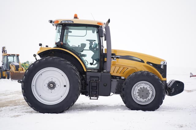 Image of Challenger MT675C equipment image 3