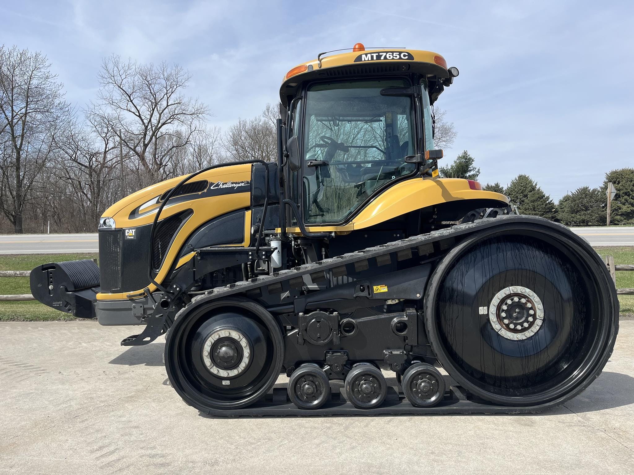 2010 Challenger MT765C Equipment Image0