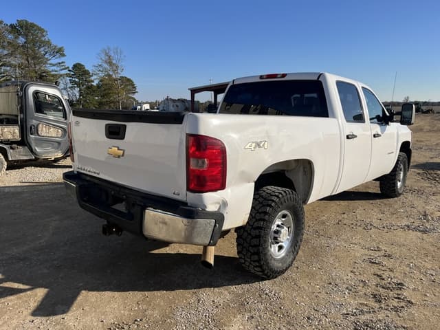 Image of Chevrolet 2500HD equipment image 3