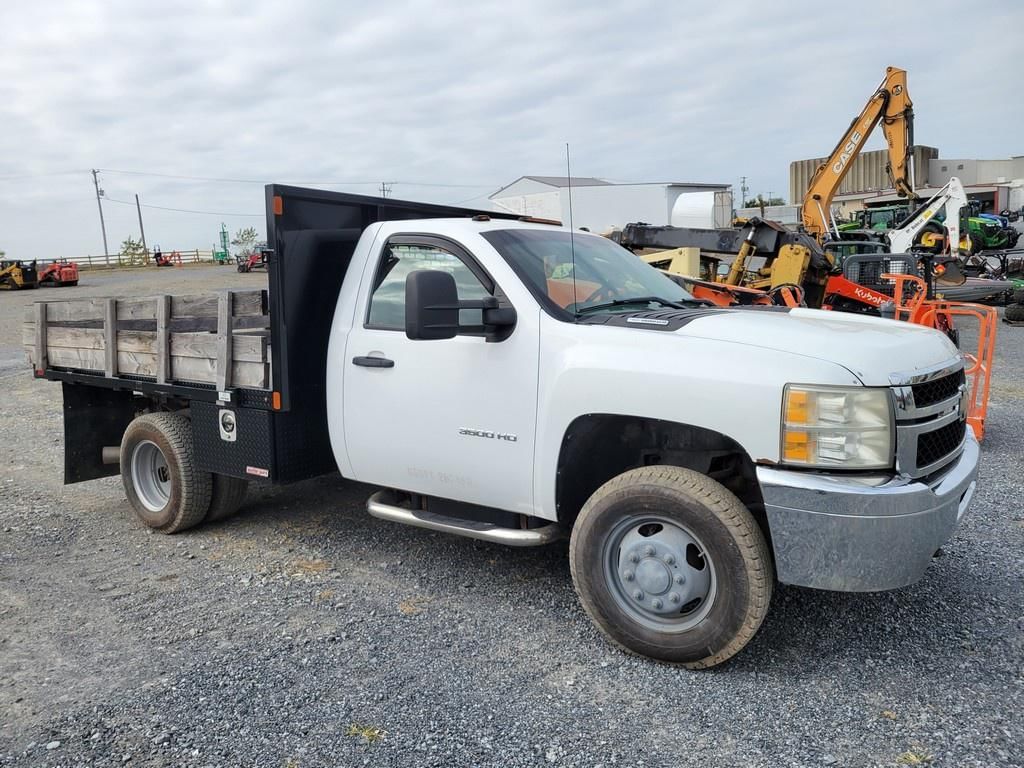 2010 Chevrolet 3500HD Equipment Image0