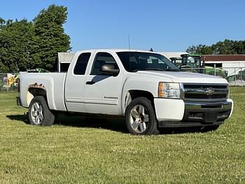 2010 Chevrolet 1500 Equipment Image0