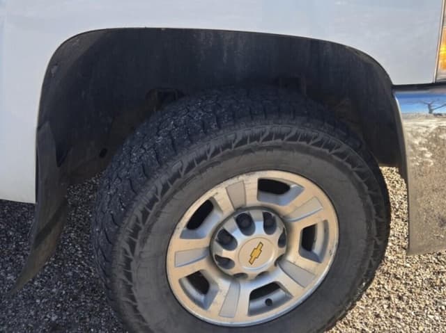 Image of Chevrolet 2500 equipment image 3