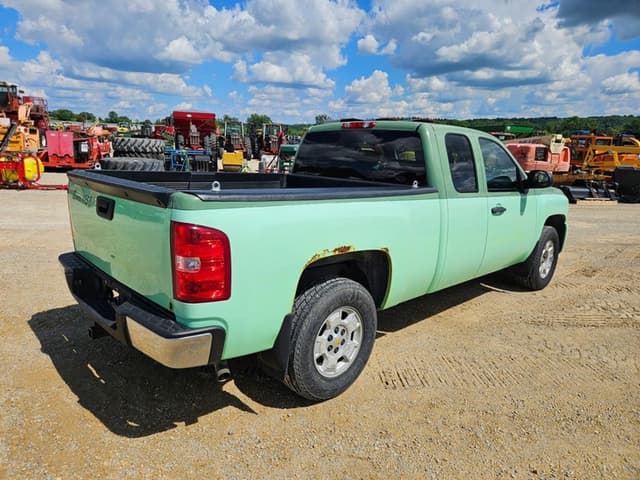 Image of Chevrolet 2500 equipment image 4