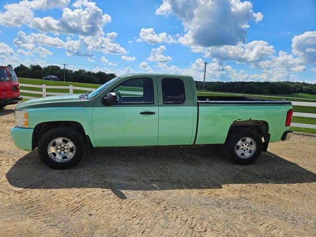 Image of Chevrolet 2500 equipment image 1