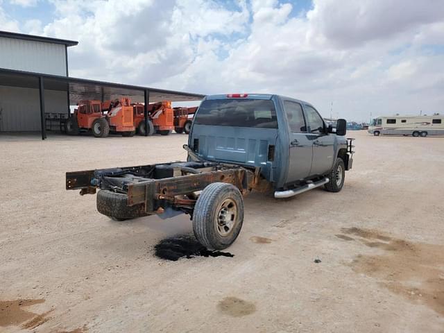 Image of Chevrolet 2500HD equipment image 4