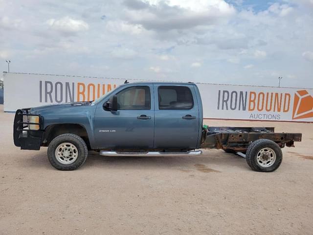 Image of Chevrolet 2500HD equipment image 1