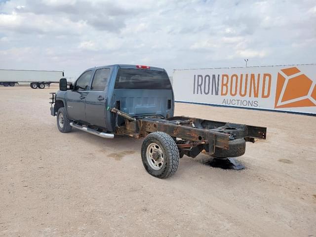 Image of Chevrolet 2500HD equipment image 2