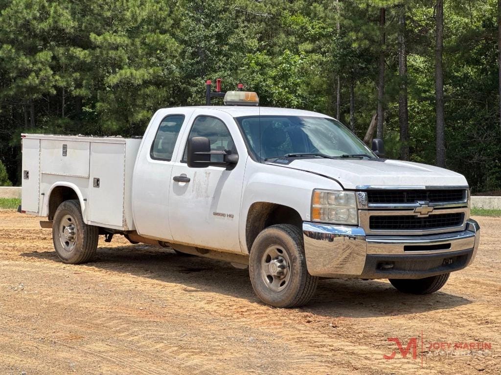 2010 Chevrolet 2500HD Equipment Image0
