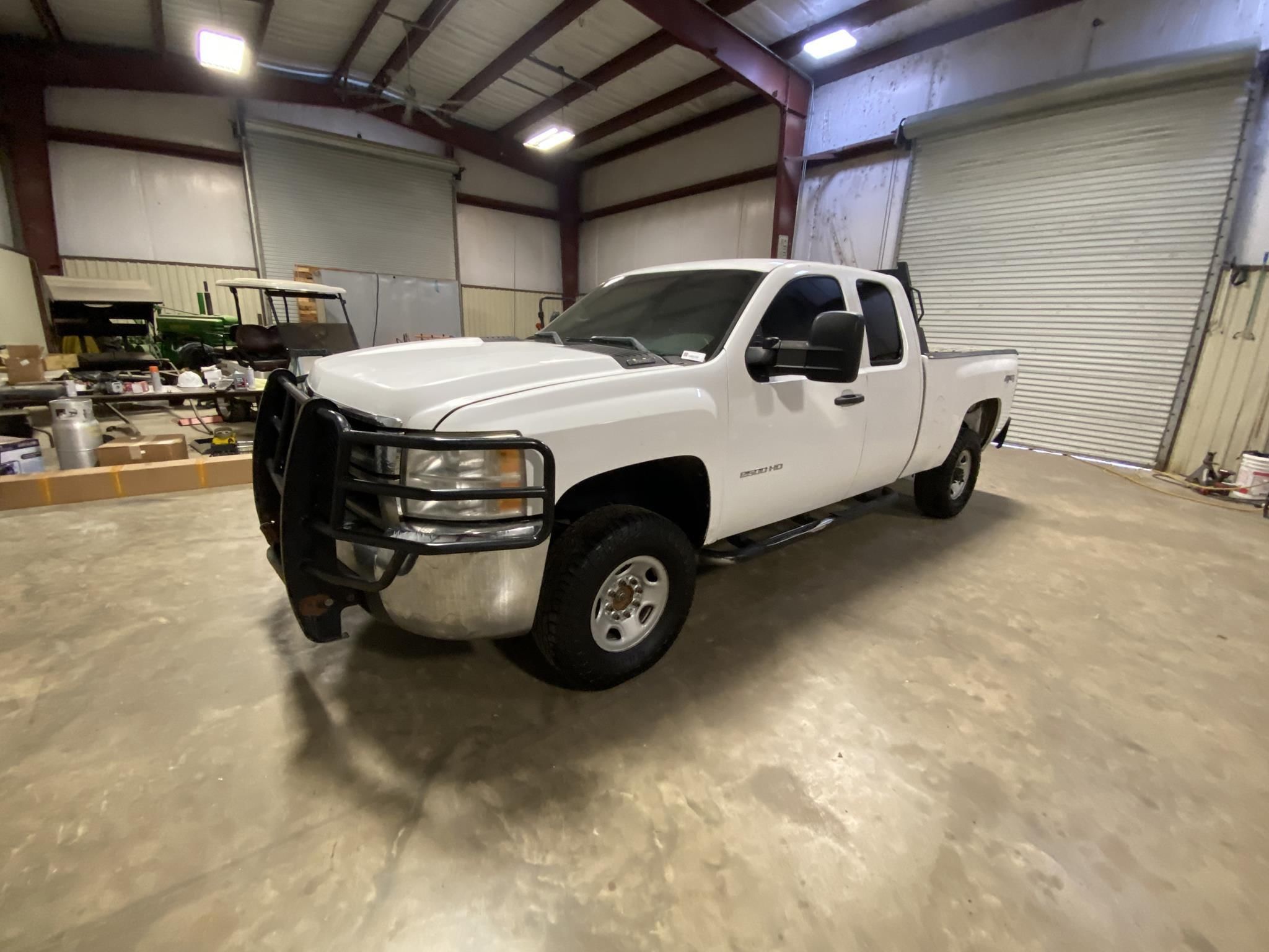 2010 Chevrolet 2500HD Equipment Image0