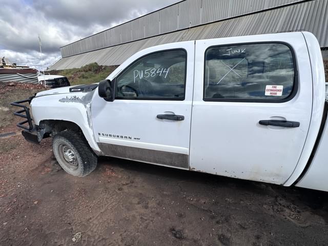 Image of Chevrolet 2500HD equipment image 2