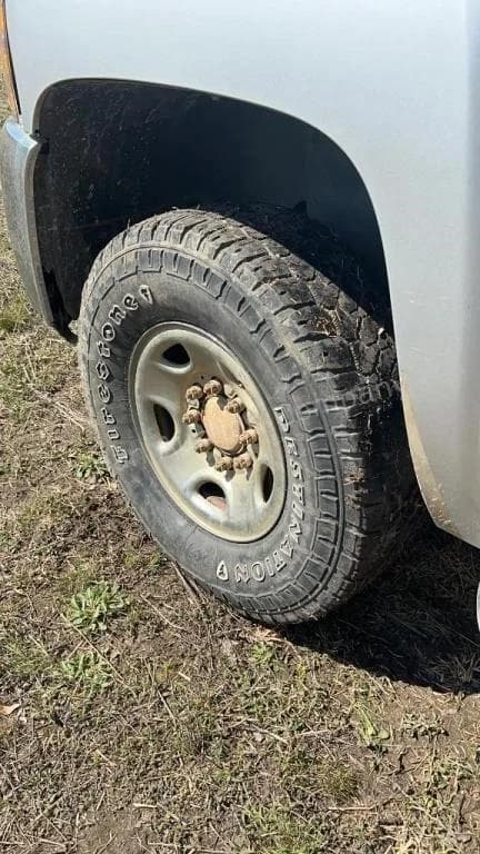 Image of Chevrolet 2500HD equipment image 2