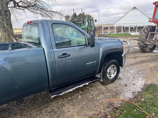 Image of Chevrolet 2500HD equipment image 2