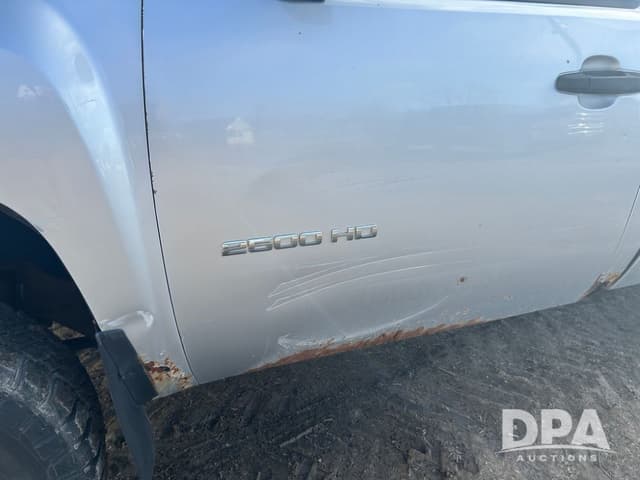 Image of Chevrolet 2500HD equipment image 2