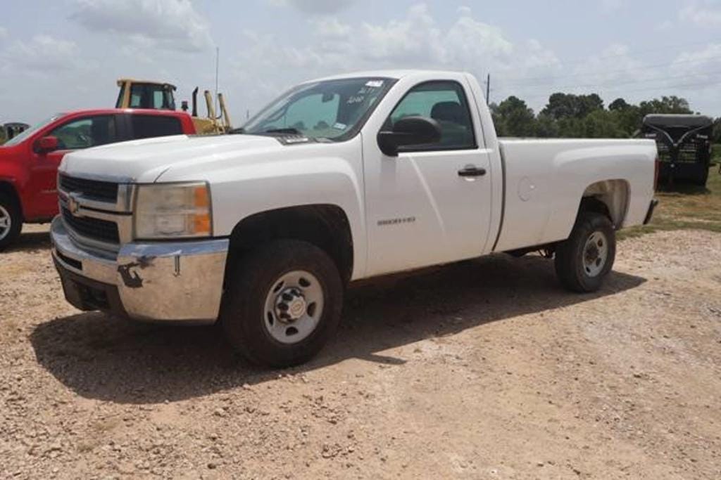 2010 Chevrolet 2500HD Equipment Image0