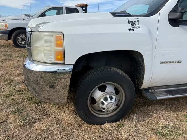 Image of Chevrolet 3500HD equipment image 4