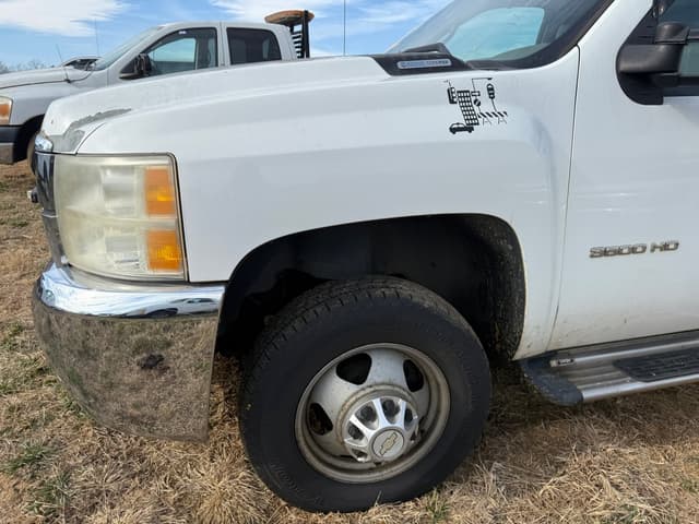 Image of Chevrolet 3500HD equipment image 3