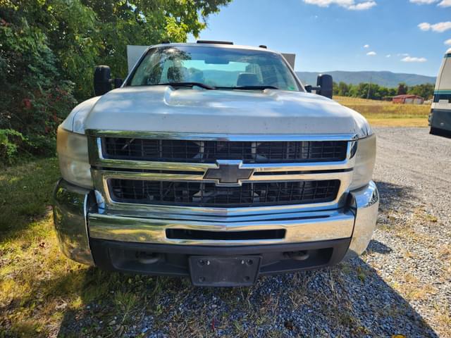 Image of Chevrolet 3500 equipment image 2