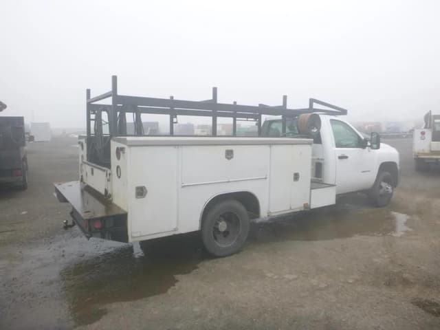 Image of Chevrolet 3500 equipment image 2